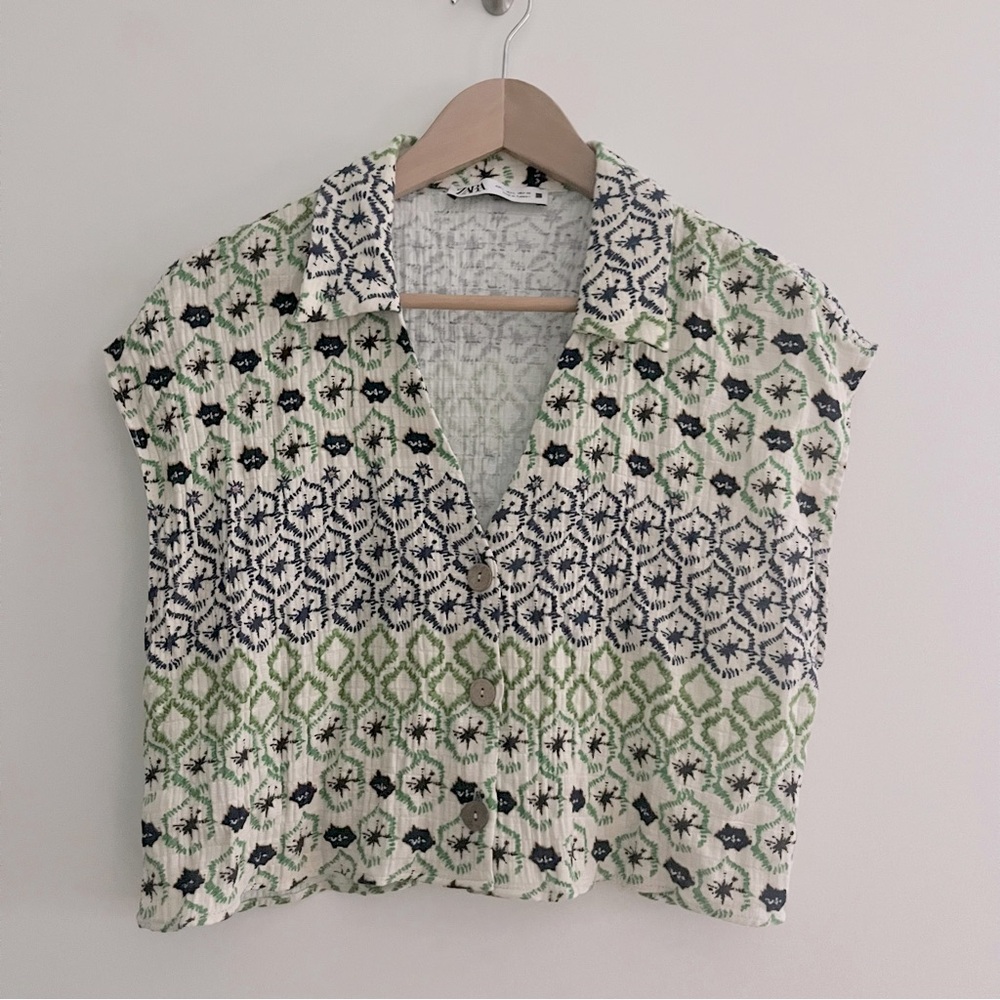 Zara Boho Cropped Boxy Blouse Button Front w V Neck Geometric Print Large